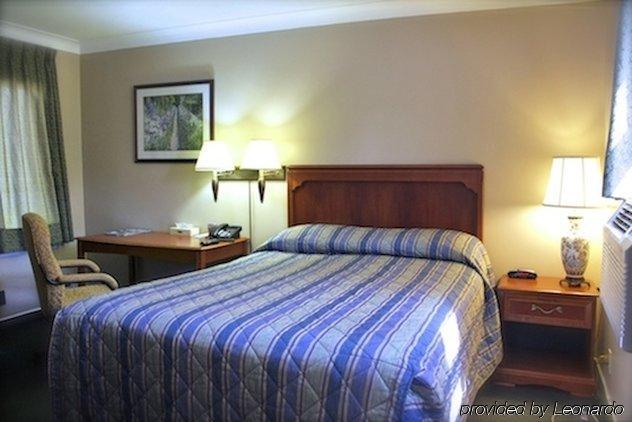 Moonlight Inn And Suites Садбери Экстерьер фото